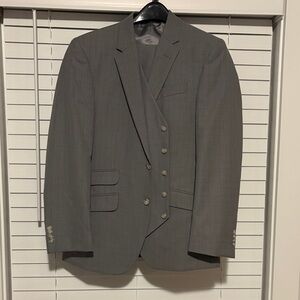 Classic Men's Three-Piece Gray Suit Jacket and Vest Tailored to 38S & 32/30